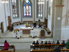 Vorstellung der Kommunionkinder in St. Crescentius (Foto: Karl-Franz Thiede)